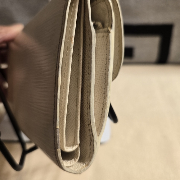 Louis Vuitton Ivory Leather Wallet - Picture 3 of 9